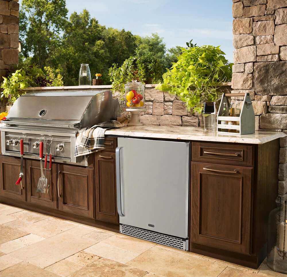 Whynter BOR-53024-SSW 24″ Built-In Energy Star 5.3 cu. ft. Indoor/Outdoor Beverage Refrigerator Cooler image of product built in