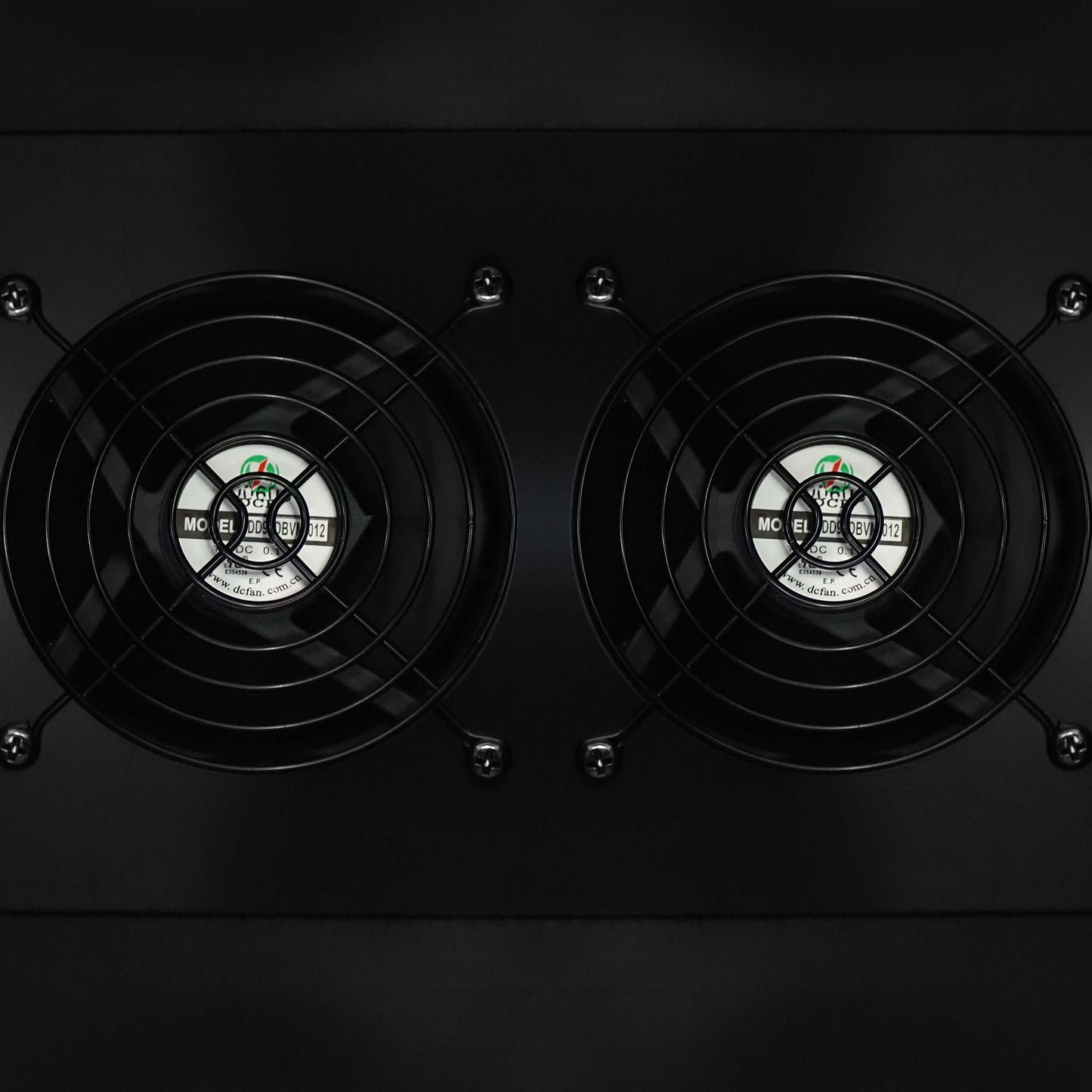 Whynter CHC-421HC 650-Count 4.2 cu.ft. Electric Cigar Cabinet Cooler and Humidor image of circulating fans